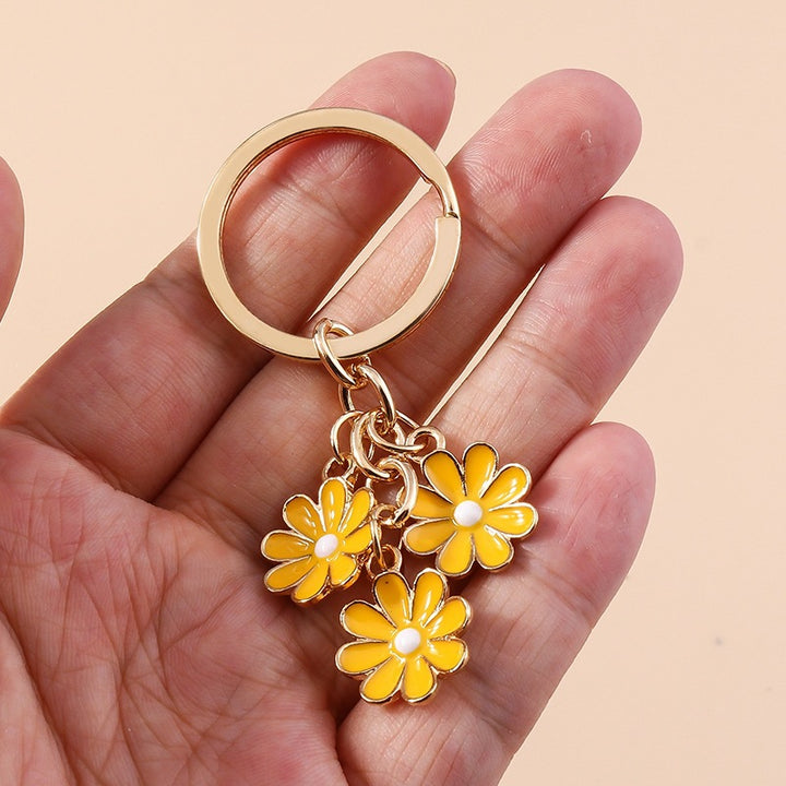 Keychain with Three Playful Daisies Bowlift
