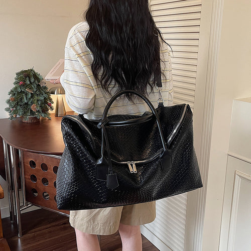 Elegant and Spacious Handbag Made of High-Quality Faux Leather Bowlift