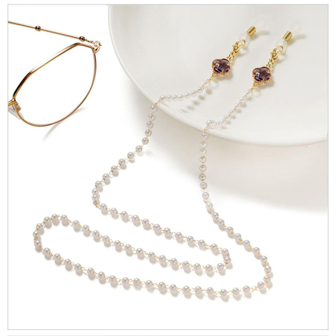 Elegant glasses holder chain with pearl accents Bowlift