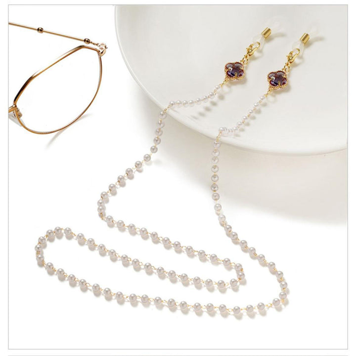 Elegant glasses holder chain with pearl accents Bowlift