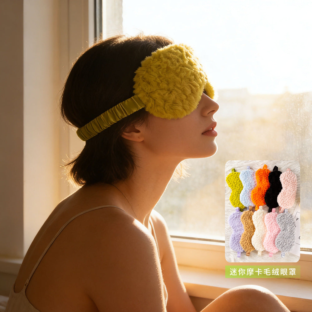 Women's luxury sleep mask with voluminous faux fur cover and softly padded eye area Bowlift
