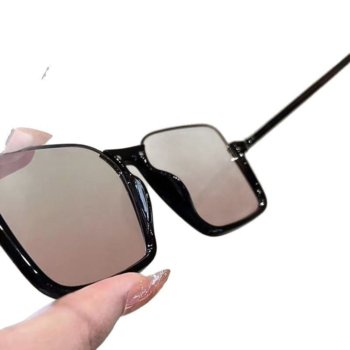 Trendy Over-Sized Glasses Frame Bowlift