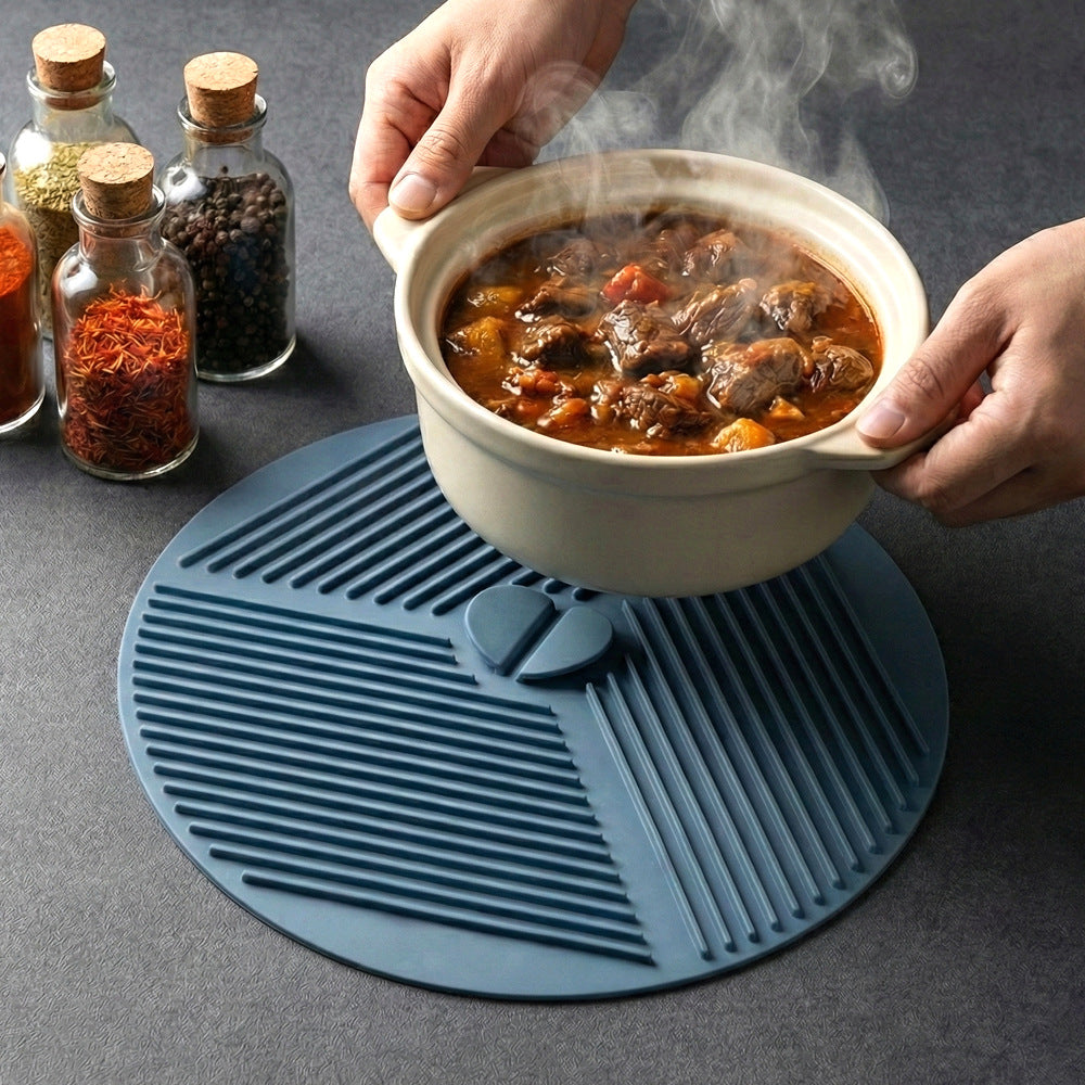 Silicone kitchen lid with innovative steam valve Bowlift