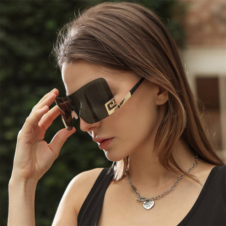 Women's Oversized Shield Sunglasses with Extravagant Design Bowlift