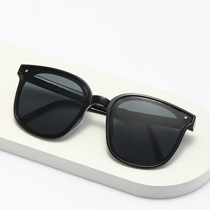 Women's classic sunglasses in stylish design Bowlift