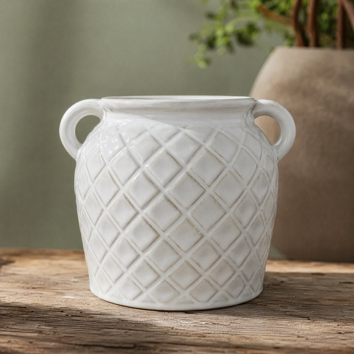 Elegant ceramic container with patterns Bowlift