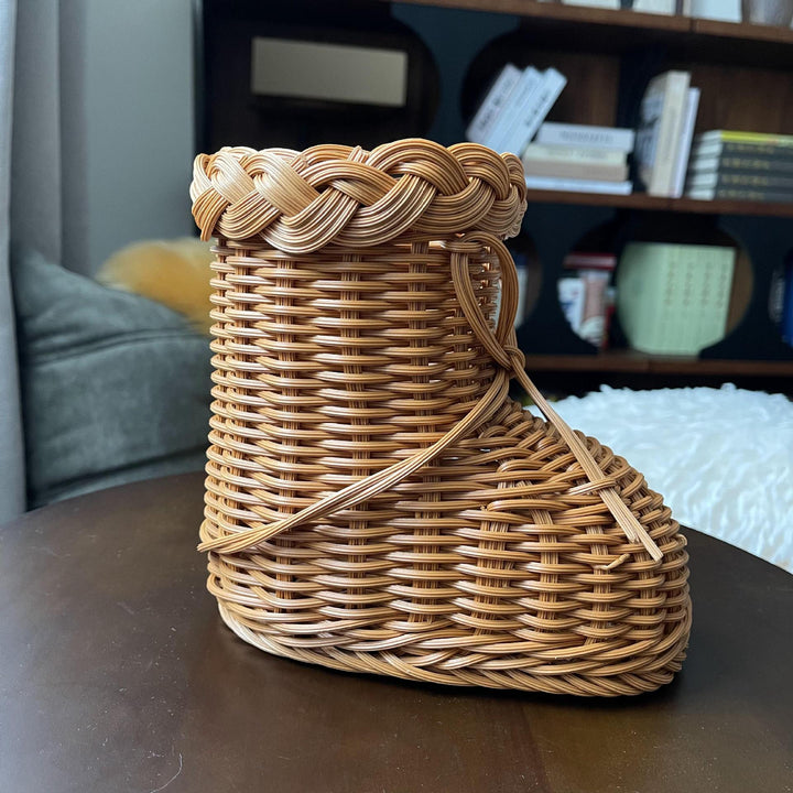 Ladies decorative flower pot in shoe design Bowlift
