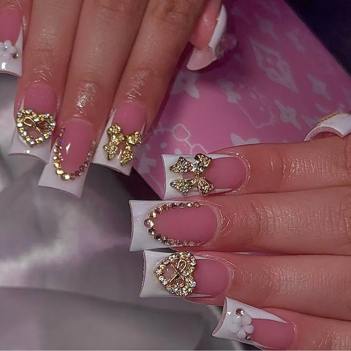 Artificial nails with elegant jewelry design Bowlift