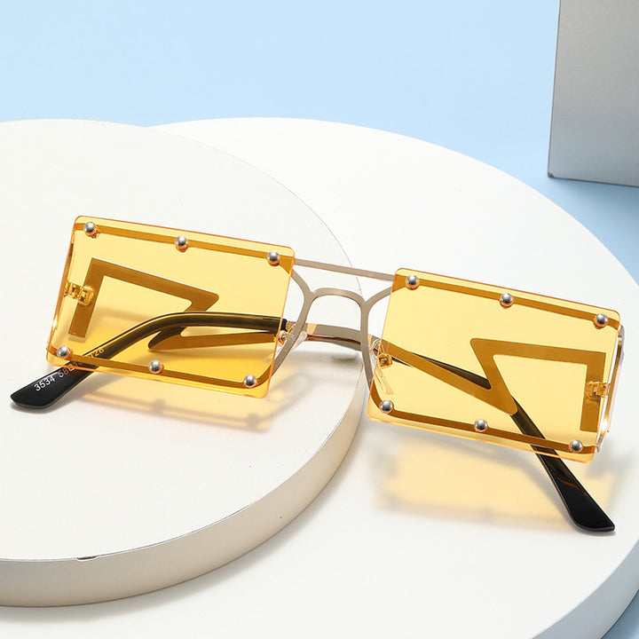 Women extravagant oversized sunglasses with geometric frame Bowlift