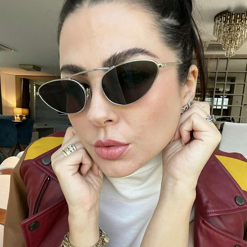 Women trendy Cat-Eye sunglasses with slim metal frame Bowlift