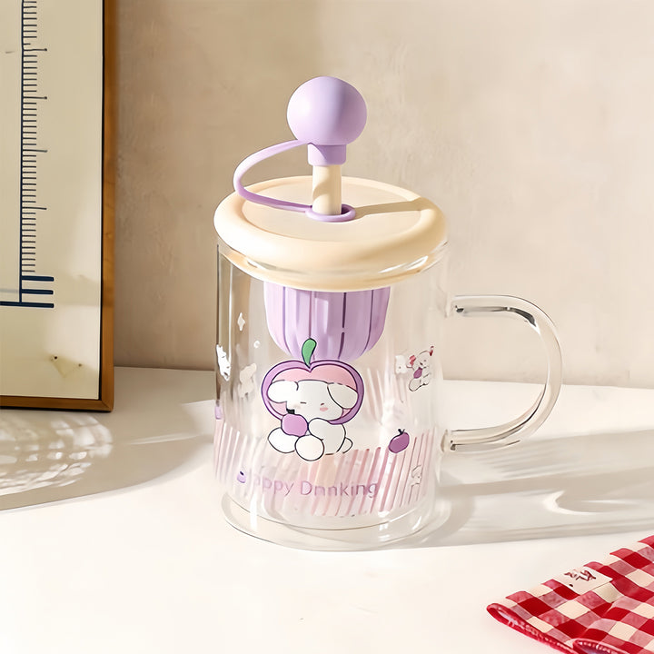 Ladies drinking glass with creative silicone lid and integrated straw Bowlift