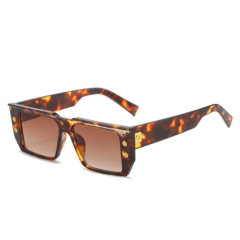 Women's fashionable clear glasses with golden accents Bowlift