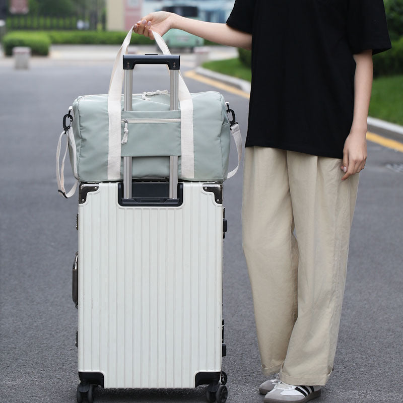 Sporty travel bag with versatile organizational options Bowlift