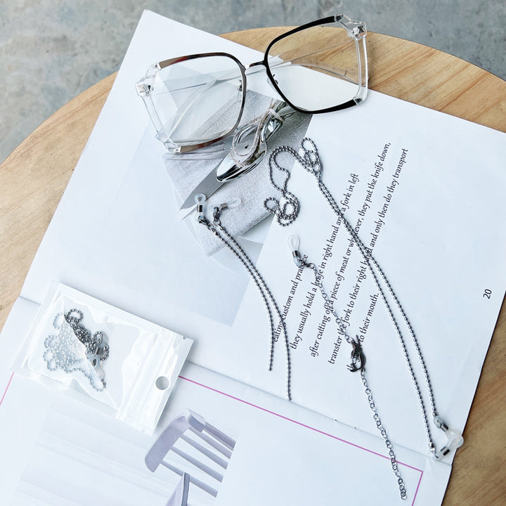 Stylish Metallic Eyewear Chain Bowlift
