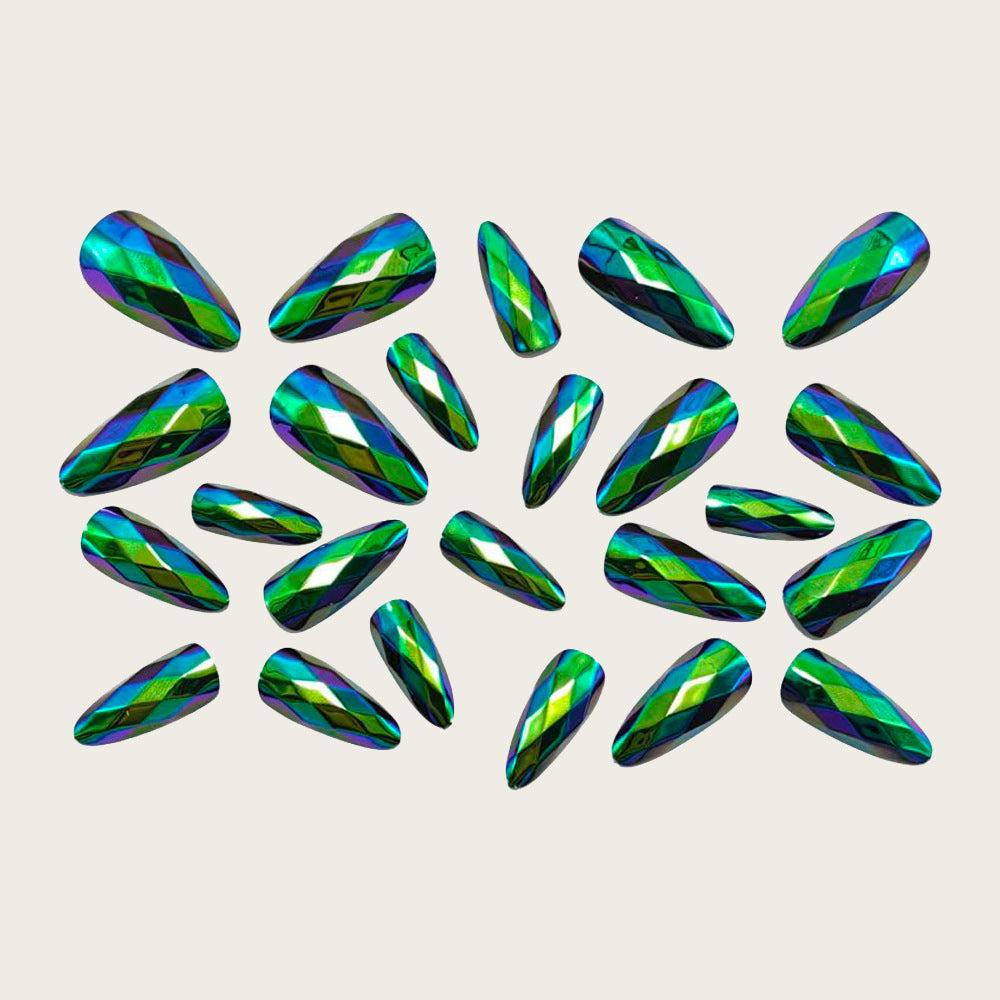 Glamorous artificial nails with faceted design Bowlift