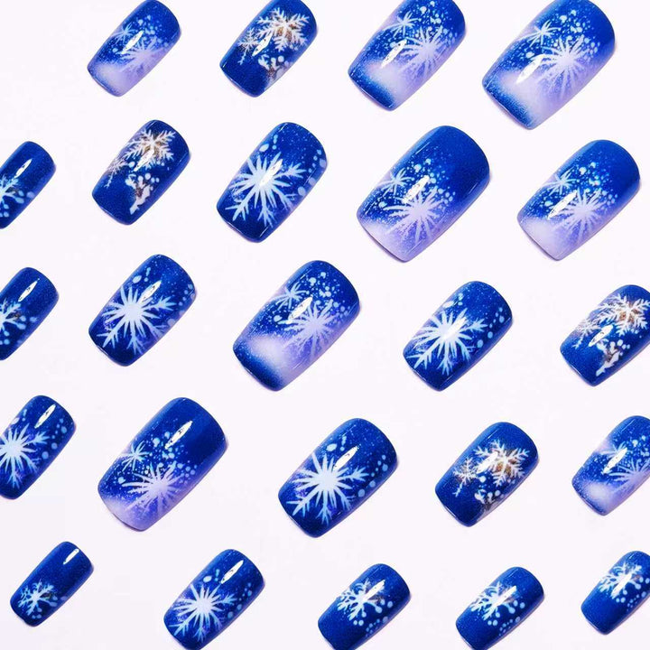 Artificial nails with shimmering winter design Bowlift