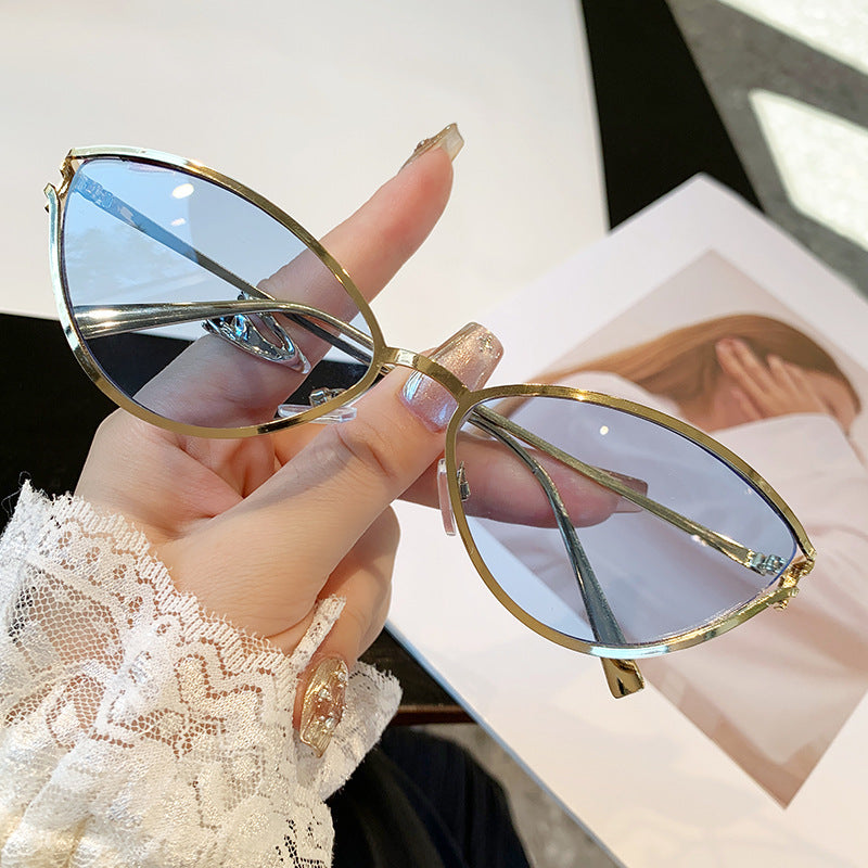 Ladies Cat-Eye Sunglasses with Elegant Metal Frame and UV Protection Bowlift