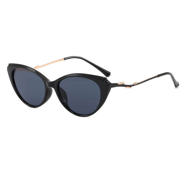Fashionable Cat-Eye Glasses with Filigree Design Bowlift