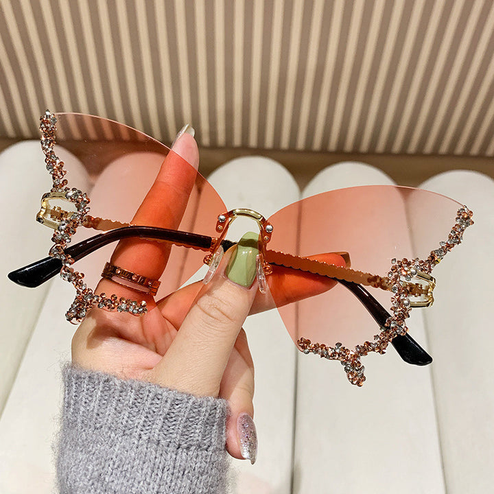 Ladies extravagant Cat-Eye sunglasses with dazzling rhinestone embellishments Bowlift
