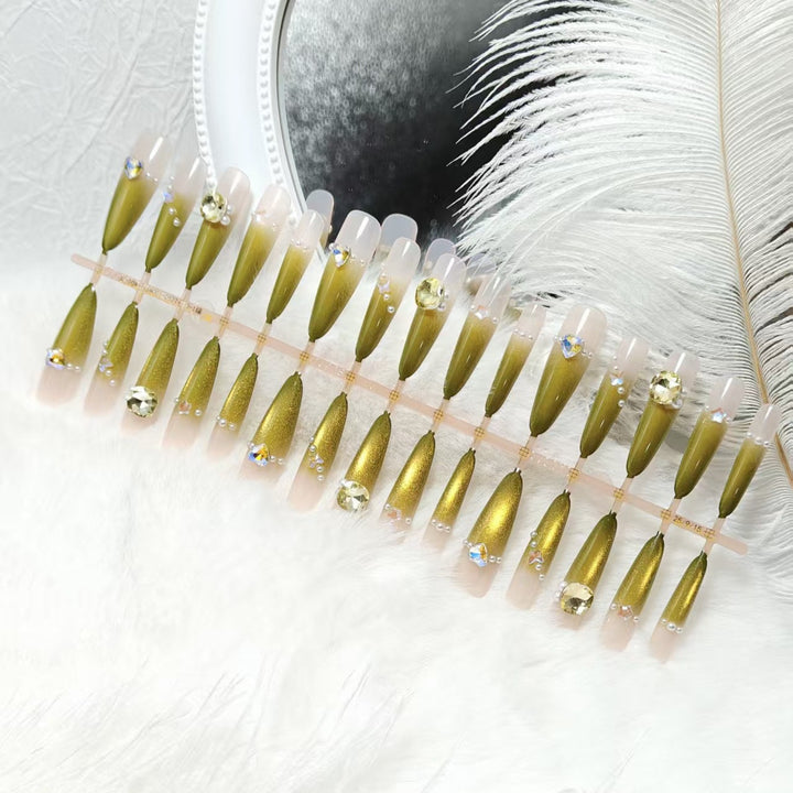 Artificial nails with elegant glitter accents Bowlift