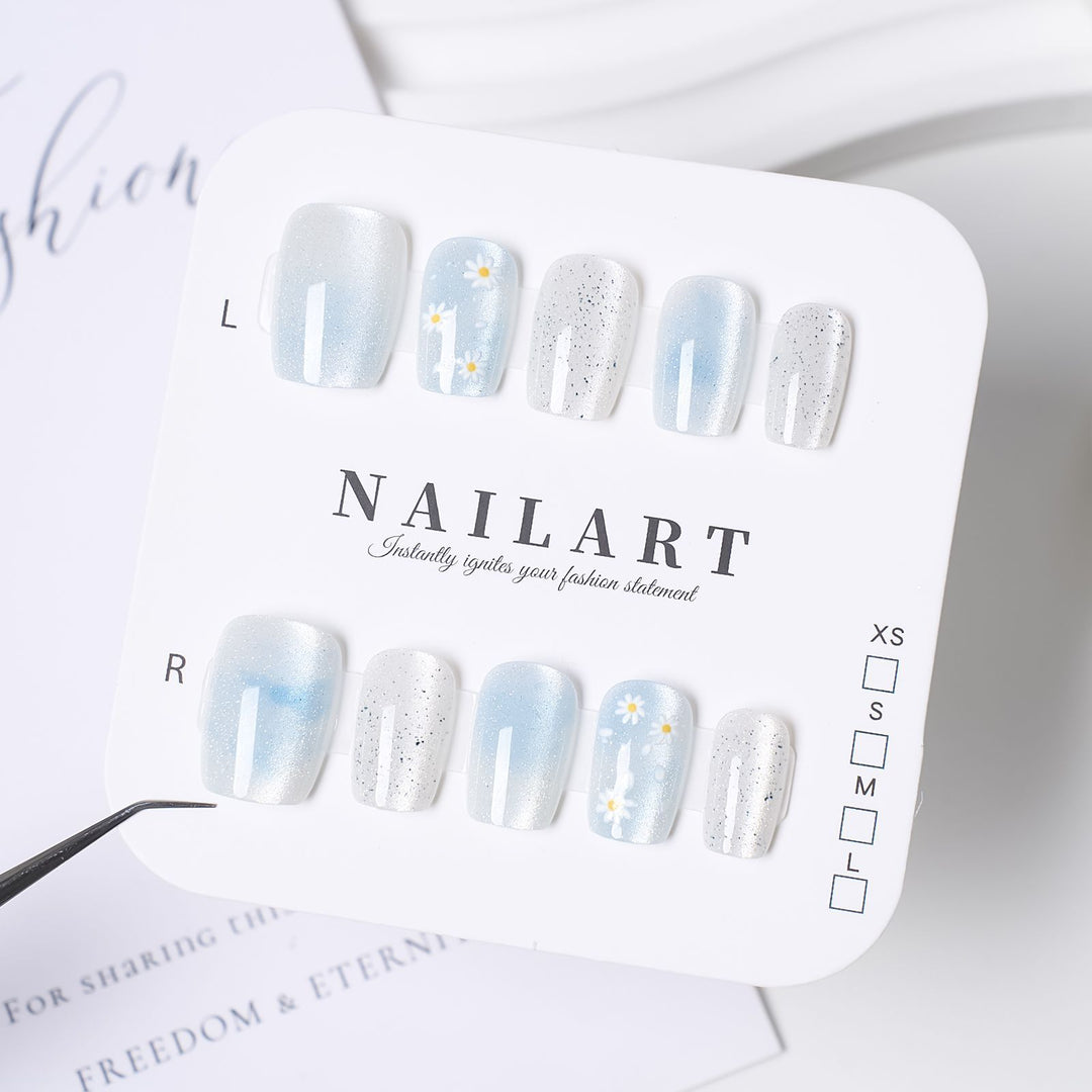 Artistic Press-On Nail Set with Star Design Bowlift