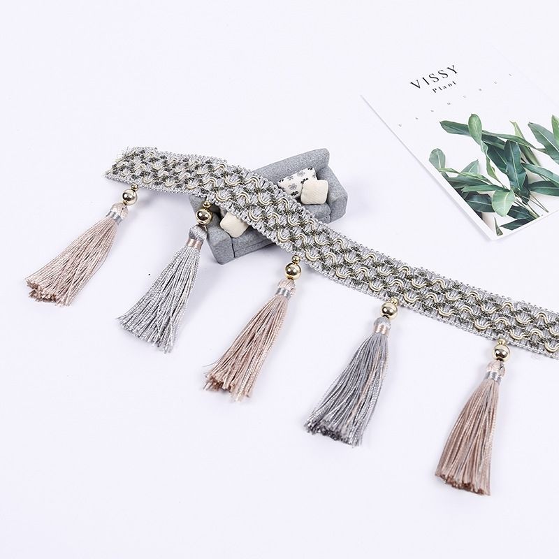 Decorative tassel trim Bowlift