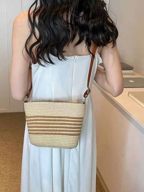 Trendy Summer Handbag Made of Woven Material Bowlift