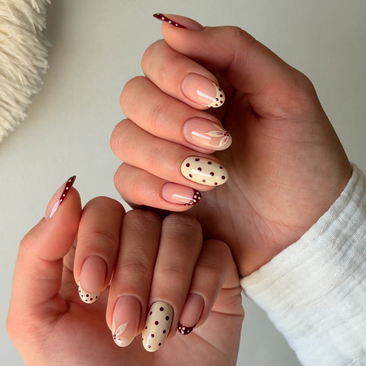 Elegant artificial nails with floral and dotted design Bowlift