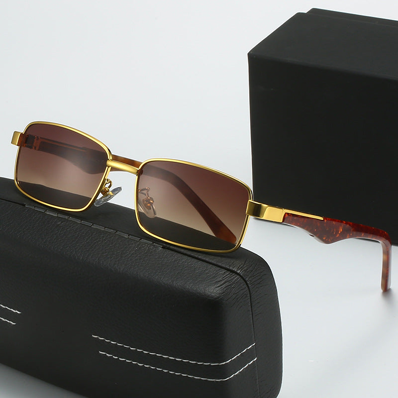 Women's corrective glasses with elegant gold-colored frame and stylish design Bowlift