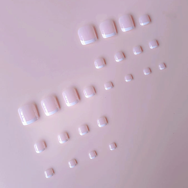 Artificial nail set with elegant French tip design Bowlift