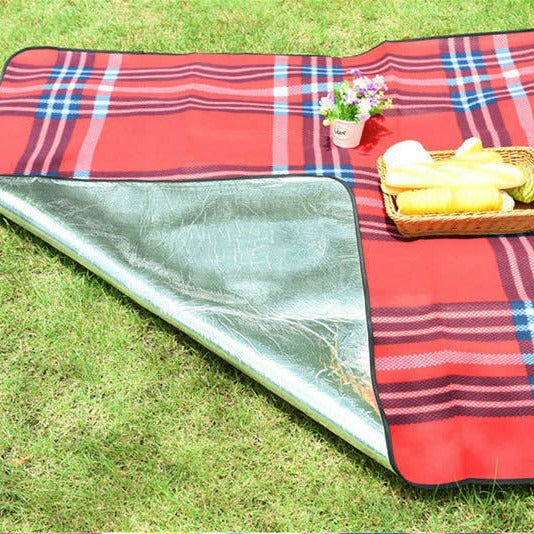 Picnic blanket with water-repellent underside and easy-care material Bowlift