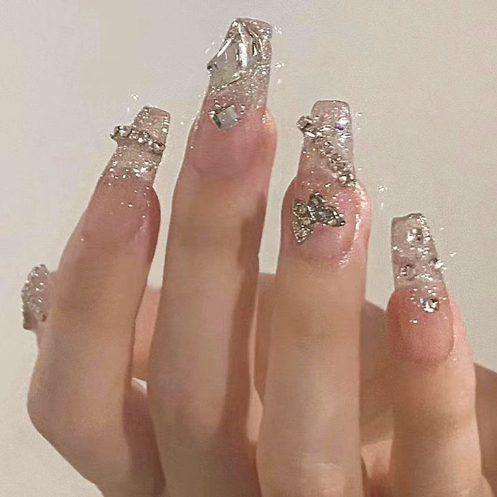 Sparkling nail art with 3D applications Bowlift