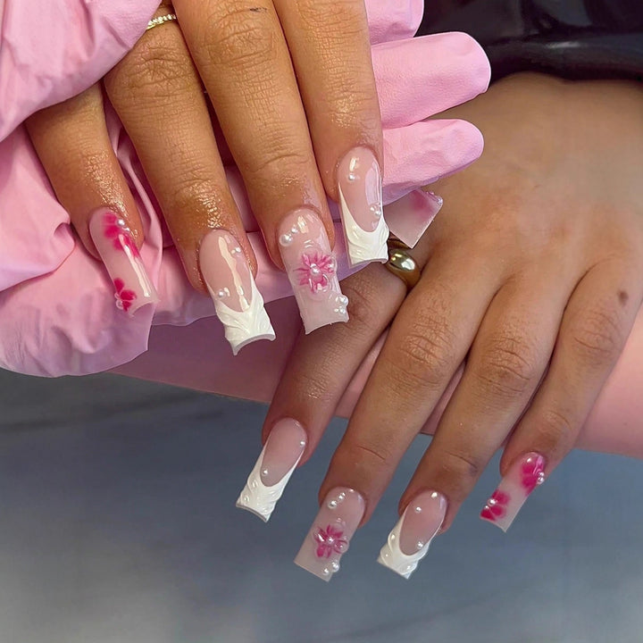 Nail art set with floral 3D decorations and pearl accents Bowlift
