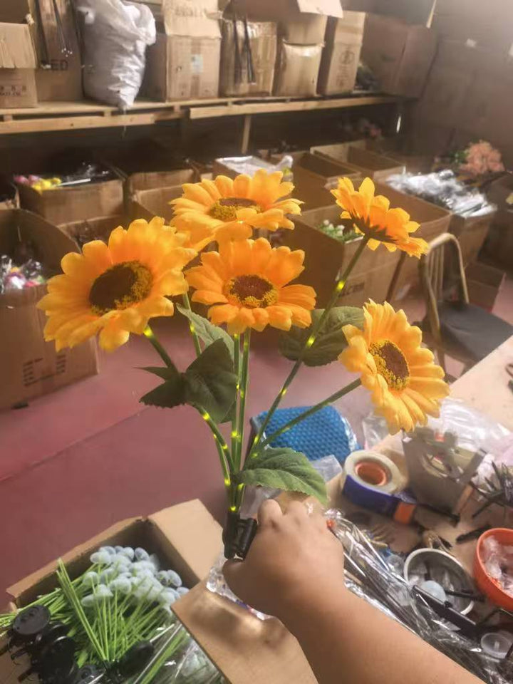 Lifelike Sunflower LED Garden Stake With Dusk-To-Dawn Sensor And Weatherproof Ground Spike Bowlift