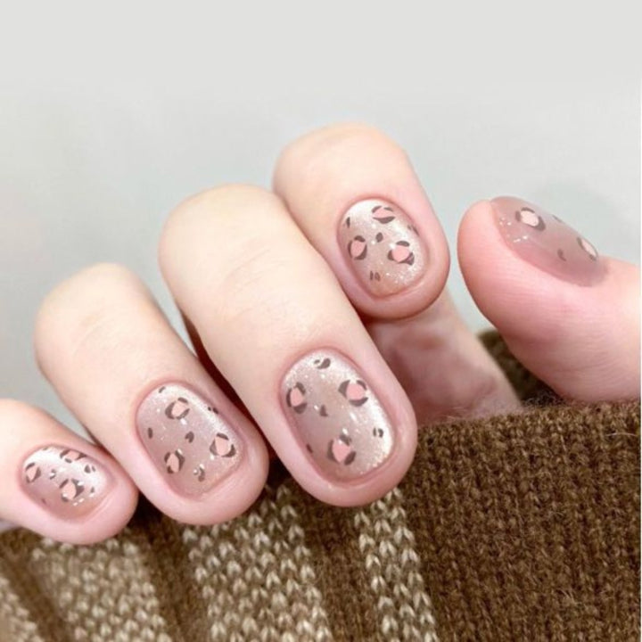Artistic Press-On Nail Set with Leopard Print Design Bowlift