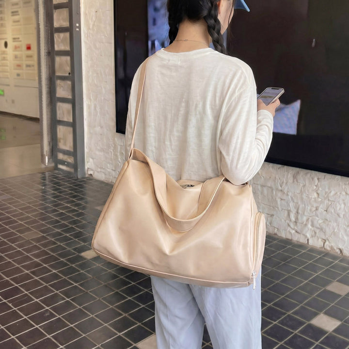 Stylish Sport Duffel Bag with Versatile Interior Layout Bowlift