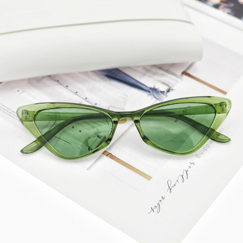 Women's Cat-Eye Sunglasses with Carefully Designed Frame Bowlift