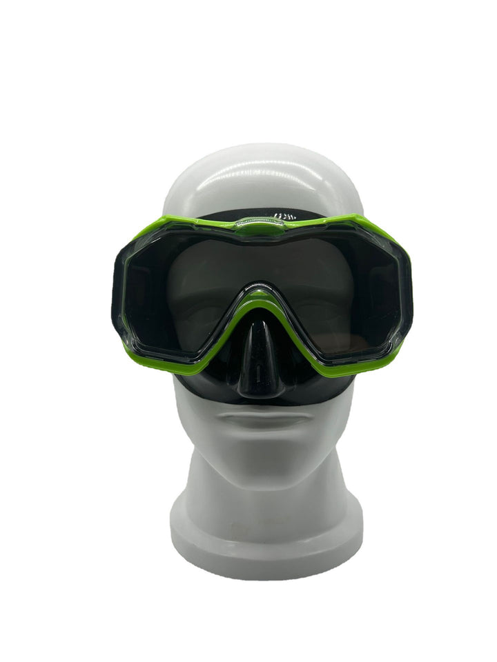 Diving mask with wide field of vision and anti-fog technology Bowlift