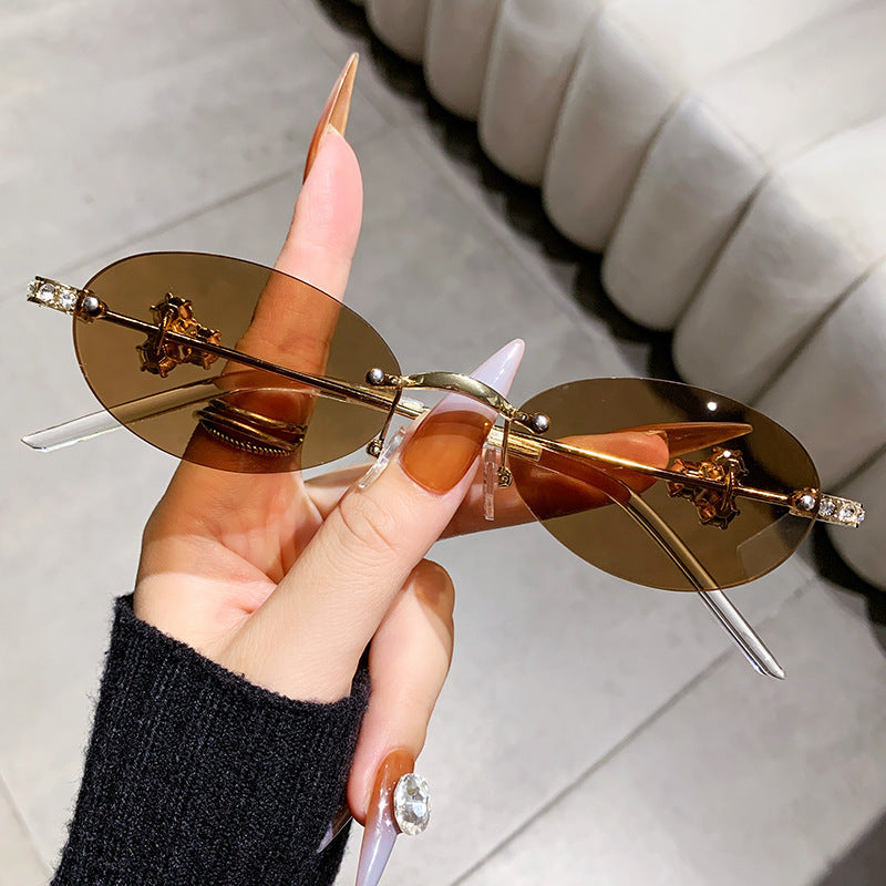 Ladies elegant sunglasses with geometric frame Bowlift
