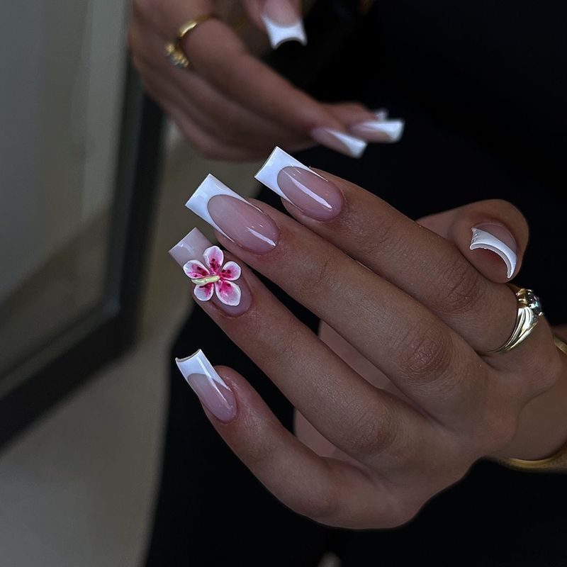 Elegant Floral-Embellished Press-On Nail Set Bowlift