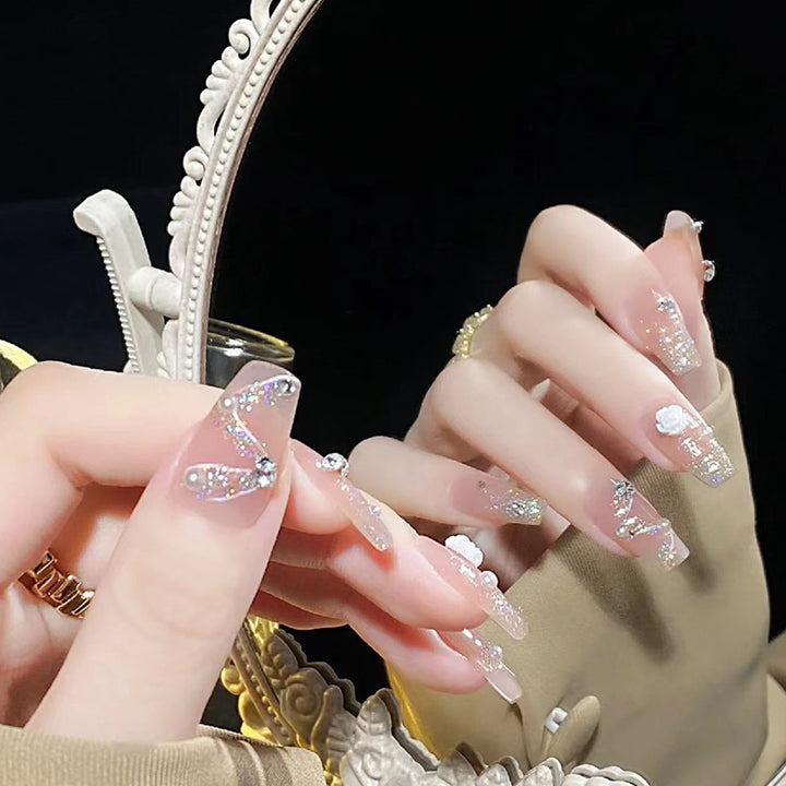 Glamorous artificial nails with sparkling accents Bowlift