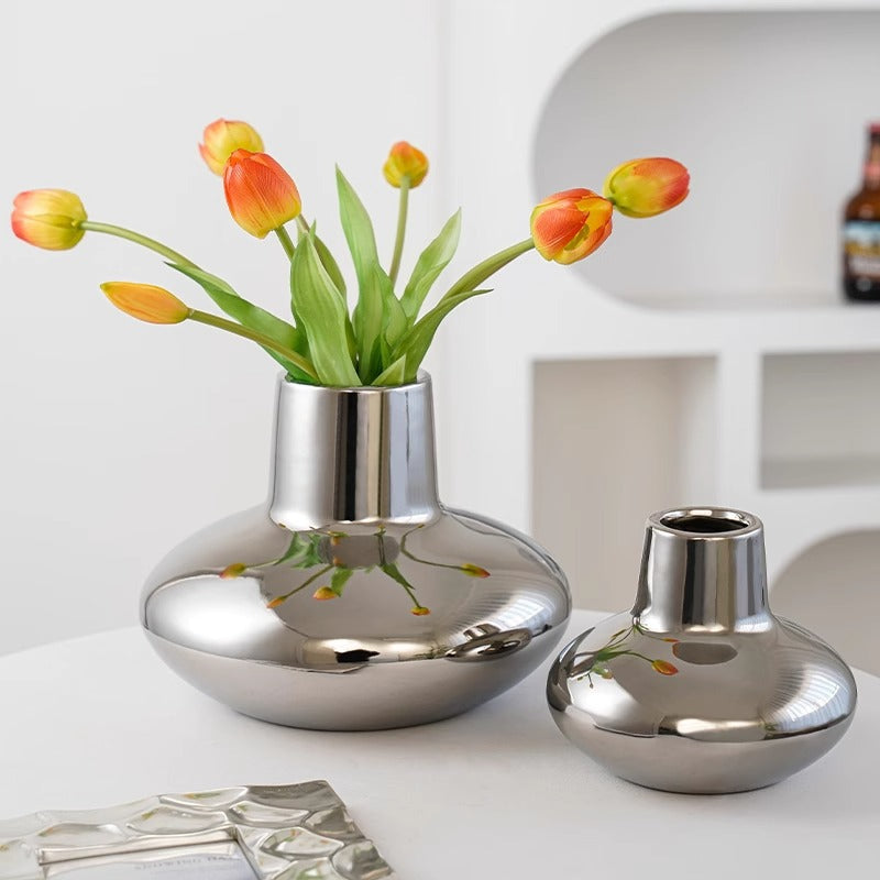 Contemporary ceramic vase Bowlift