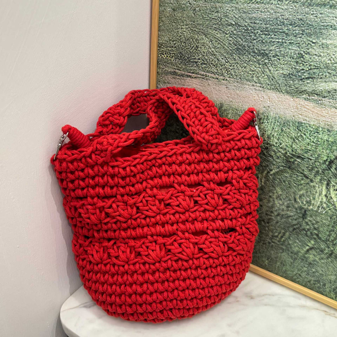 Fashionable handbag with stylish structure pattern Bowlift