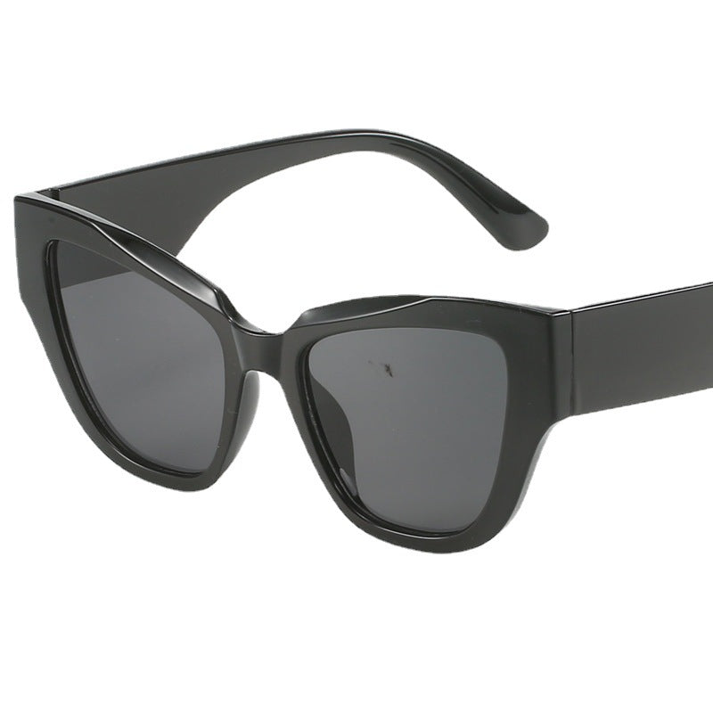 Women's Cat Eye Sunglasses with extravagant Leopard Print Bowlift