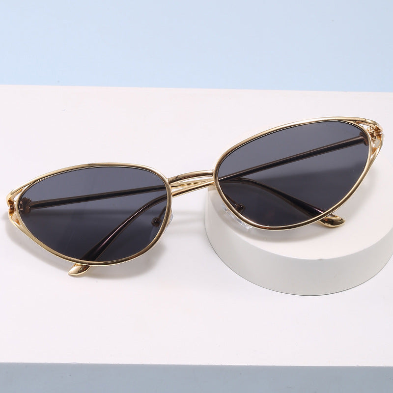 Trendy Cat-Eye Sunglasses with Metallic Frame Bowlift