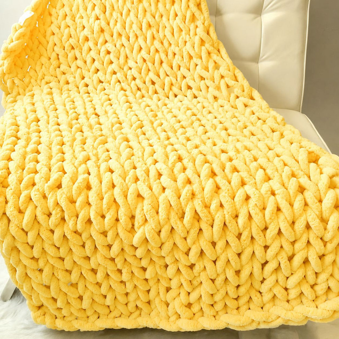 Oversized chunky knit throw blanket with plush chenille yarn Bowlift