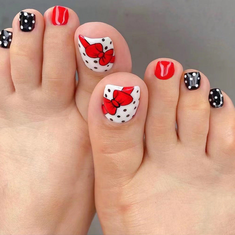 Artful toenail design with elegant bow motifs Bowlift