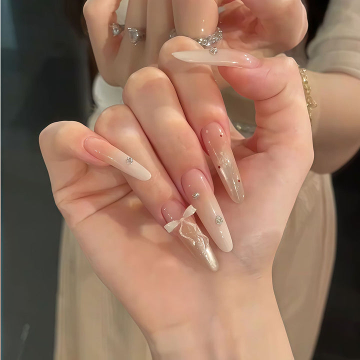 Artificial nails with elegant accents Bowlift