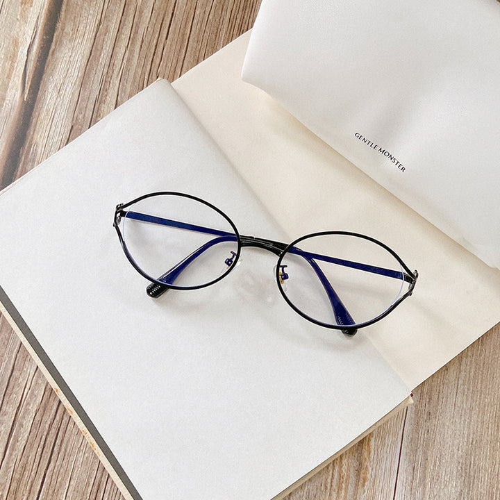 Round Sunglasses with Golden Accents Bowlift