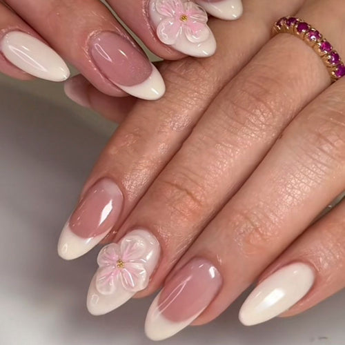 Artificial nails with flower accents and French tip Bowlift